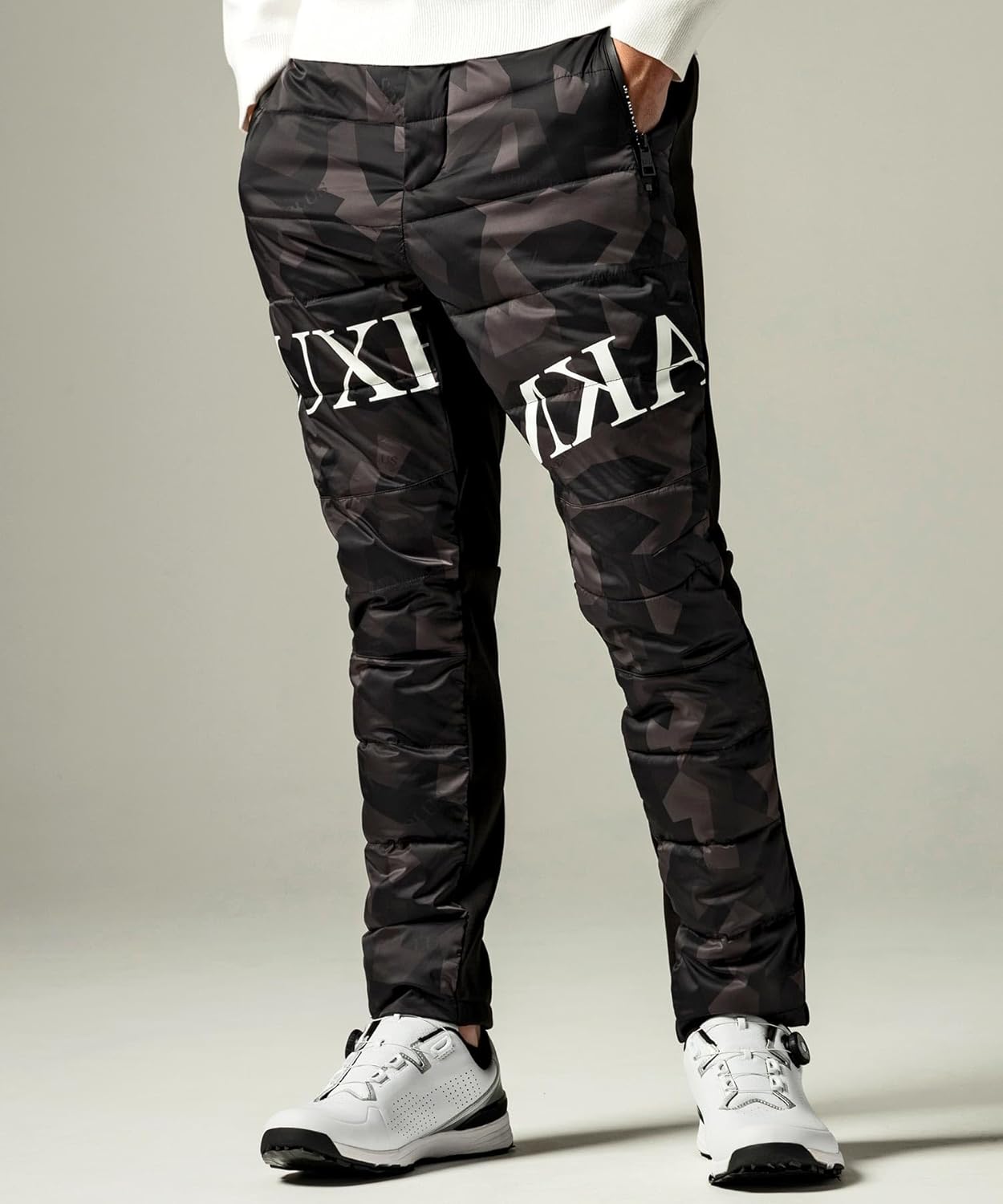 LUXEAKMPLUS ゴルフパンツ　中綿ロゴテーパードパンツ メンズ　M Amazon | [リュクスエイケイエムプラス] ゴルフパンツ ゴルフ 中綿ロゴ